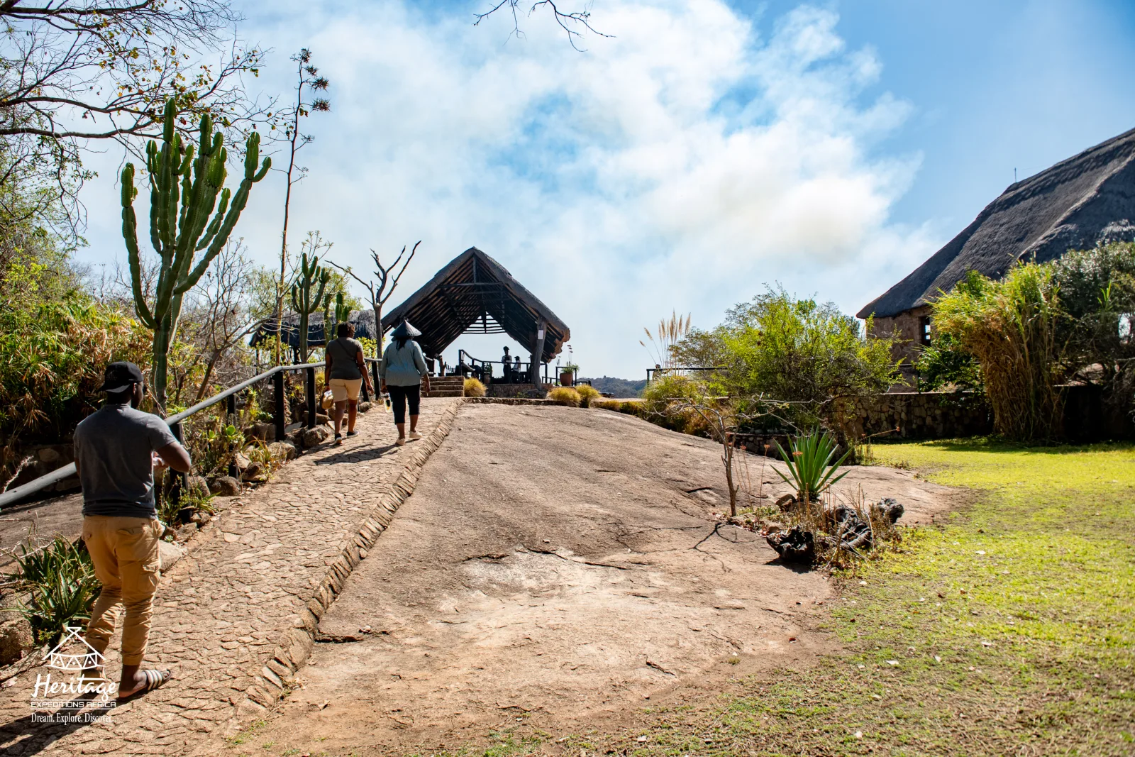 Mwanga Lodge & Bally Vaughn Bird & Game Sanctuary